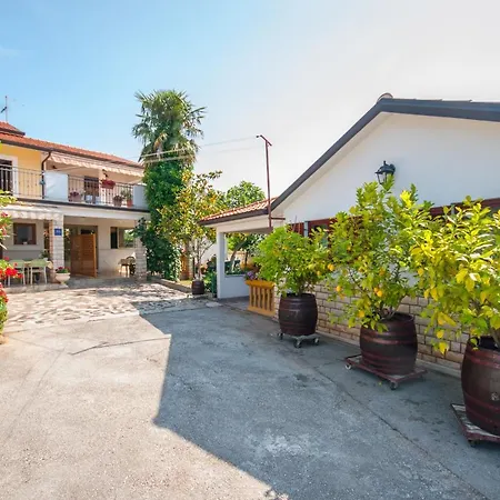 Apartment Haus Roko *